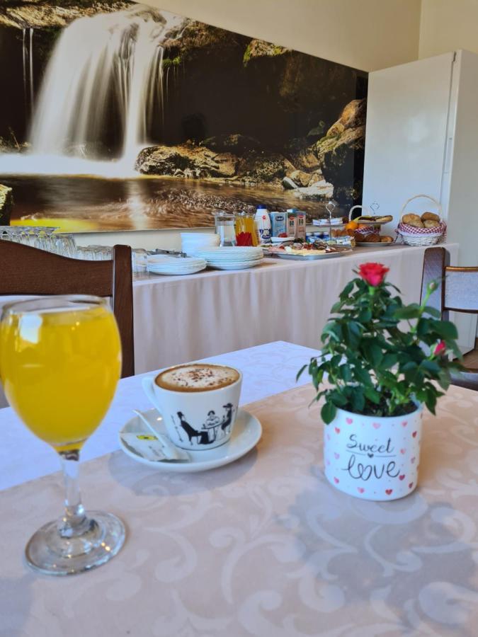 Guest House Slatki Snovi Knin Buitenkant foto