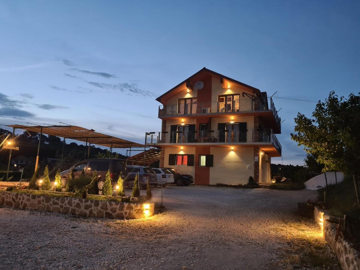 Guest House Slatki Snovi Knin Buitenkant foto