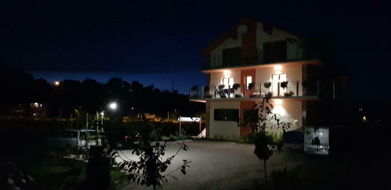 Guest House Slatki Snovi Knin Buitenkant foto